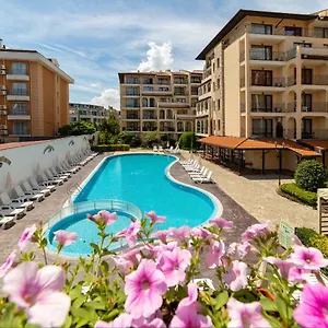 アパートホテル Tourist Complex Rose Village